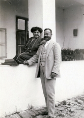 1908, Erdőssy Béla, hat, fun, man, man and woman, woman, porch, double portrait, sitting on a wall, Fortepan #6306