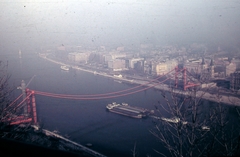 Magyarország, Budapest, az épülő Erzsébet híd a Gellérthegyről fotózva., 1963, Fortepan, hajó, színes, építkezés, uszály, látkép, hídépítés, vontatóhajó, függőhíd, Sávoly Pál-terv, Fortepan #635