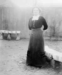 1909, Fortepan, yard, woman, skirt, blouse, Fortepan #6351