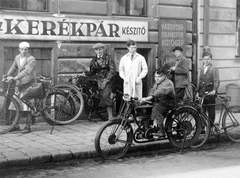 Magyarország, Budapest XII., Hajnóczy József (Bors) utca 6., 1936, Fortepan, kerékpár, motorkerékpár, bőrkabát, Budapest, köpeny, Fortepan #6440