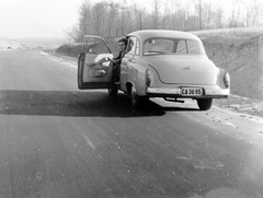 Wartburg 312 személygépkocsi., 1960, Fortepan, közlekedés, tél, német gyártmány, Wartburg-márka, sofőr, automobil, Wartburg 311/312, rendszám, lányok-járművek, Fortepan #6454