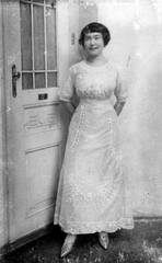 1917, Fortepan, portrait, fun, door, woman, knob, hands behind the back, Fortepan #6478