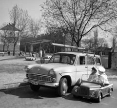 Magyarország, Budapest XIII., Gyermek tér, gyermek közlekedési park., 1964, Magyar Rendőr, Moszkvics-márka, pedálos autó, Budapest, KRESZ park, Moszkvics 423, Fortepan #65033