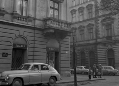 Magyarország, Budapest VI., Andrássy út (Népköztársaság útja) 55., Eötvös utca sarok., 1965, Magyar Rendőr, Moszkvics-márka, automobil, GAZ M21 Volga, Moszkvics 407, Budapest, FSO Warszawa, Fortepan #65095