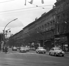 Magyarország, Budapest VI., Andrássy út (Népköztársaság útja) a Bajcsy-Zsilinszky út felől nézve., 1965, Magyar Rendőr, Budapest, automobil, forgalom, rendszám, GAZ M21 Volga, FSO Warszawa, Fortepan #65115