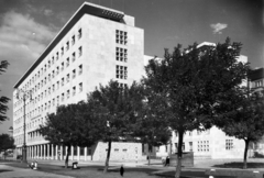 Magyarország, Budapest V., Széchenyi rakpart, a Belügyminisztérium épülete, a mai Képviselői Irodaház ("Fehér Ház")., 1950, Magyar Rendőr, Budapest, modern építészet, irodaház, középület, Fortepan #65164