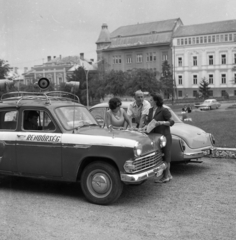 Magyarország, Eger, Eszterházy (Szabadság) tér a Főszékesegyház előtt., 1965, Magyar Rendőr, rendőrjármű, Moszkvics 403, Wartburg 311/312, Fortepan #65168