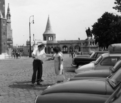 Magyarország, budai Vár, Budapest I., Szentháromság tér, Szent István szobra (Stróbl Alajos, 1906.) a Halászbástyánál., 1965, Magyar Rendőr, lovas szobor, Szent István-ábrázolás, Budapest, automobil, parkoló, Fortepan #65181