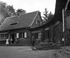 Magyarország, Mátraháza, autóbusz-állomás., 1965, Magyar Rendőr, autóbuszállomás, Fortepan #65184