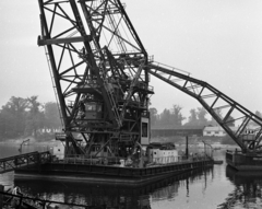 Magyarország, Budapest XIII., Újpesti-öböl, a Magyar Hajó- és Darugyár Angyalföldi Gyáregysége., 1965, Magyar Rendőr, úszódaru, Jókai Mór úszódaru, Budapest, Fortepan #65202