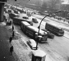 Magyarország, Budapest V.,Budapest VII., Károly (Tanács) körút a Madách térnél., 1965, Magyar Rendőr, csuklós busz, Ikarus-márka, Csepel-márka, Ikarus 60 csuklós, Ikarus 620/630, Trabant 500, Wartburg 311/312, Ikarus 556, Budapest, GAZ 51, FSO Warszawa, Fortepan #65257