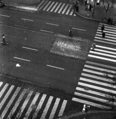 Magyarország, Budapest V.,Budapest XIII., Szent István körút a Pannónia utca és Honvéd utca torkolatánál., 1965, Magyar Rendőr, útkereszteződés, rendőr, rendőrdobogó, Budapest, madártávlat, gyalogátkelő, Fortepan #65275