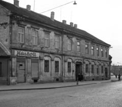 Magyarország, Nagykanizsa, Király (Somogyi Béla) utca 14., Babochay-ház., 1966, Magyar Rendőr, kockakő, húsbolt, Fortepan #65300