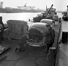 Magyarország, Csepeli Szabadkikötő, Budapest XXI., 1966, Magyar Rendőr, Volkswagen-márka, kikötő, Volkswagen Bogár, Budapest, Fortepan #65309