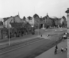 Magyarország, Pécs, Indóház (Lenin) tér a vasútállomás előtt, szemben a Szabadság utca., 1966, Magyar Rendőr, gyalogátkelő, körforgalom, Fortepan #65332