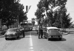 Magyarország, Röszke, határátkelő., 1966, Magyar Rendőr, igazoltatás, Ikarus 55, határállomás, Citroen-márka, automobil, rendszám, Citroen DS, AWZ P70 Zwickau, Fortepan #65420