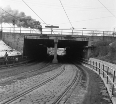 Magyarország, Budapest XV.,Budapest IV., aluljáró a Budapest - Szob vasútvonalnál, a Géza fejedelem (Alkotmány) tértől a Fóti út felé nézve., 1967, Magyar Rendőr, aluljáró, kockakő, sínpálya, Budapest, Fortepan #65483