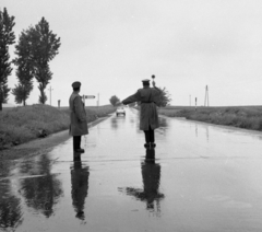 Magyarország, útkereszteződés a 26-os főút Miskolc és Sajószentpéter közötti szakaszán, balra Sajóbábony, jobbra Sajóecseg és Boldva., 1967, Magyar Rendőr, rendőr, Fortepan #65517