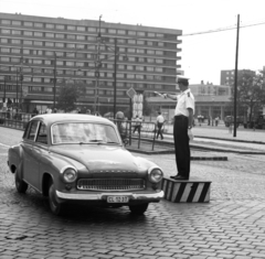 Magyarország, Budapest IX., Üllői út az Ecseri út saroktól a Dési Huber utca felé nézve., 1967, Magyar Rendőr, Wartburg-márka, rendőr, automobil, Wartburg 311/312, rendszám, rendőrdobogó, Budapest, forgalomirányítás, Fortepan #65547