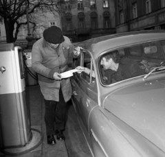 Magyarország, Budapest V., Szabadság tér, a háttérben a Hercegprímás (Alpári Gyula) utca., 1967, Magyar Rendőr, Budapest, Fortepan #65573