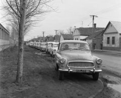 Magyarország, Kecskemét, műszaki vizsgára várakozó személyautók a Csáktornyai utca 4-6., a 9.sz. AKÖV telep bejárata előtt., 1967, Magyar Rendőr, Skoda-márka, Skoda Octavia, Trabant 500, rendszám, Fortepan #65583