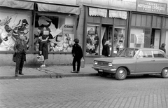 Magyarország, Budapest VII., Garay téri üzletek a Cserhát utca és Murányi utca között., 1968, Magyar Rendőr, kirakat, felirat, utcakép, automobil, Röltex-márka, Budapest, Opel Rekord B, Fortepan #65638