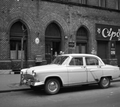 Magyarország, Budapest V., Alkotmány utca 12., 1968, Magyar Rendőr, GAZ M21 Volga, Budapest, Fortepan #65646