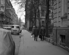 Magyarország, Budapest V., Hold (Rosenberg házaspár) utca az Alkotmány utcától a Kálmán Imre utca felé nézve., 1968, Magyar Rendőr, Budapest, rendszám, Nysa N59, Fortepan #65647