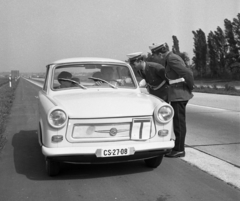 Magyarország, Budaörs, az M1-M7-es autópálya közös szakasza a Törökugrató irányából nézve., 1968, Magyar Rendőr, Trabant-márka, rendőr, Trabant 601, autópálya, Fortepan #65668