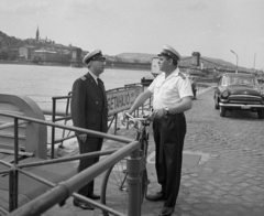 Magyarország, Budapest V., pesti alsó rakpart, Vigadó téri hajóállomás, háttérben a Széchenyi Lánchíd., 1968, Magyar Rendőr, Budapest, függőhíd, William Tierney Clark-terv, rendszám, GAZ M21 Volga, Fortepan #65708