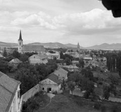 Magyarország, Sárospatak, látkép a Vörös-toronyból, balra a Szent Erzsébet templom (Vártemplom), jobbra a református templom., 1968, Magyar Rendőr, Fortepan #65722