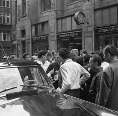 Hungary, Budapest V., Váci utca, háttérben a Türr István utca torkolata., 1968, Magyar Rendőr, sign-board, street view, Csemege enterprise, Budapest, Fortepan #65726