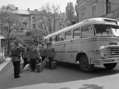 Hungary, Budapest XII., Böszörményi út, Rendőr Tiszthelyettesi Iskola udvara (később BM Nemzetközi Oktatási Központ)., 1968, Magyar Rendőr, Ikarus-brand, cop, suitcase, salute, peaked cap, number plate, pistol holster, Budapest, Fortepan #65744