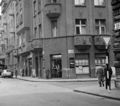 Magyarország, Budapest VIII., Víg utca - Déry Miksa utca sarok., 1968, Magyar Rendőr, Budapest, Fortepan #65750