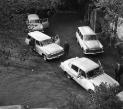 Magyarország, Budapest XIV., Radovic Dusán köz (Rövid utca) 3., ORFK Állami Futárszolgálat (később Készenléti Rendőrség) udvara., 1968, Magyar Rendőr, szovjet gyártmány, GAZ-márka, automobil, GAZ M21 Volga, Budapest, GAZ M22 Volga, Fortepan #65759