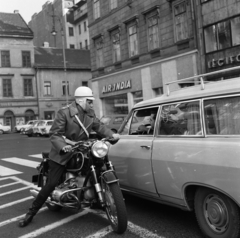 Magyarország, Budapest V., Vörösmarty tér a Harmincad utca felé nézve., 1970, Magyar Rendőr, BMW-márka, Budapest, motoros rendőr, Opel Rekord A, Fortepan #65820