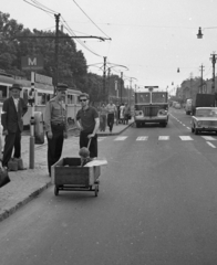 Magyarország, Budapest XVIII., Üllői út (Vörös Hadsereg útja) a Baross utcai villamosmegállónál., 1971, Magyar Rendőr, Ikarus 620/630, Budapest, gyalogátkelő, Fortepan #65837