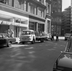 Magyarország, Budapest V., Kristóf tér a Bécsi utca felé nézve., 1971, Magyar Rendőr, autómentő, Budapest, Barkas-márka, Fortepan #65840