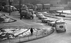 Magyarország, Budapest IX., Boráros tér a Petőfi hídról nézve, szemben az Angyal utca torkolata., 1971, Magyar Rendőr, hó, forgalom, teherautó, Ikarus-márka, pótkocsi, IFA-márka, Nysa-márka, Zuk-márka, automobil, GAZ M21 Volga, Fiat 850, FSO Warszawa 223, Csepel D450, Nysa N59, Budapest, nyergesvontató, FSO Warszawa, autóbusz, Ikarus 620/630, Fortepan #65844