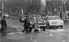 Magyarország, Budapest VI., Andrássy út (Népköztársaság útja) az Eötvös utcától a Csengery utca felé nézve., 1971, Magyar Rendőr, Budapest, Opel Rekord A, rendszám, GAZ M21 Volga, Fortepan #65849