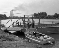 Magyarország, Tiszapalkonya, komp, háttérben a Tiszapalkonyai Hőerőmű., 1971, Magyar Rendőr, komp, motorcsónak, rendőrjármű, Fortepan #65858