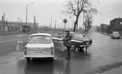 Magyarország, Budapest VIII., Kerepesi út az Ügetőpályától a Hungária körút felé nézve, balra a Népstadion., 1972, Magyar Rendőr, Trabant-márka, Moszkvics-márka, Volkswagen-márka, Trabant 601, rendszám, Volkswagen Bogár, rendőrjármű, Moszkvics 412, Budapest, Fortepan #65877