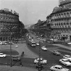 Magyarország, Budapest V.,Budapest VI.,Budapest XIII., Nyugati (Marx) tér, szemben a Szent István körút., 1972, Magyar Rendőr, autóbusz, neonreklám, villamos, neon lámpa, Budapest, forgalom, Fortepan #65887