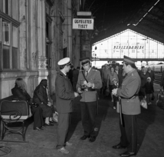 Magyarország, Budapest VI., Nyugati pályaudvar, csarnok., 1972, Magyar Rendőr, Budapest, Gustave Eiffel-terv, Fortepan #65898