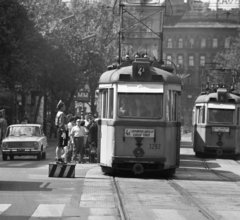 Magyarország, Budapest VI., Teréz (Lenin) körút a Podmaniczky (Rudas László) utcától a Nyugati (Marx) tér felé nézve., 1972, Magyar Rendőr, taxi, Lada-márka, rendőr, villamos, rendszám, viszonylattábla, rendőrdobogó, Budapest, rendőrnő, forgalomirányítás, viszonylatszám, VAZ 2101, Fortepan #65914