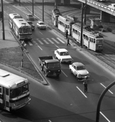 Magyarország, Budapest I., Döbrentei tér., 1972, Magyar Rendőr, német gyártmány, Trabant-márka, szovjet gyártmány, magyar gyártmány, UAZ-márka, Ikarus 180, Trabant 601, VAZ 2101, UAZ-452, Ikarus 556, Budapest, Fortepan #65941