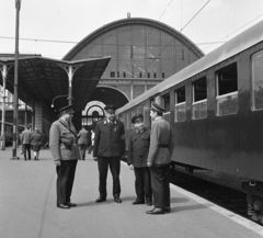 Magyarország, Budapest VIII., Keleti pályaudvar., 1973, Magyar Rendőr, rendőr, vasútállomás, vasutas, eklektikus építészet, Budapest, Rochlitz Gyula-terv, Fortepan #65984