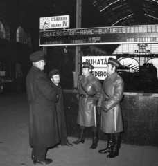 Magyarország, Budapest VIII., Keleti pályaudvar, csarnok., 1973, Magyar Rendőr, rendőr, Budapest, Fortepan #65999