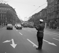 Magyarország, Budapest VIII., József körút, balra a Rákóczi tér., 1974, Magyar Rendőr, Budapest, forgalom, igazoltatás, VAZ 2101, Opel-márka, villamos, Fortepan #66025