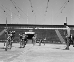 Magyarország, Budapest XIV., Istvánmezei út, Kisstadion, úttörők KRESZ vetélkedője., 1974, Magyar Rendőr, Budapest, kerékpár, Fortepan #66035